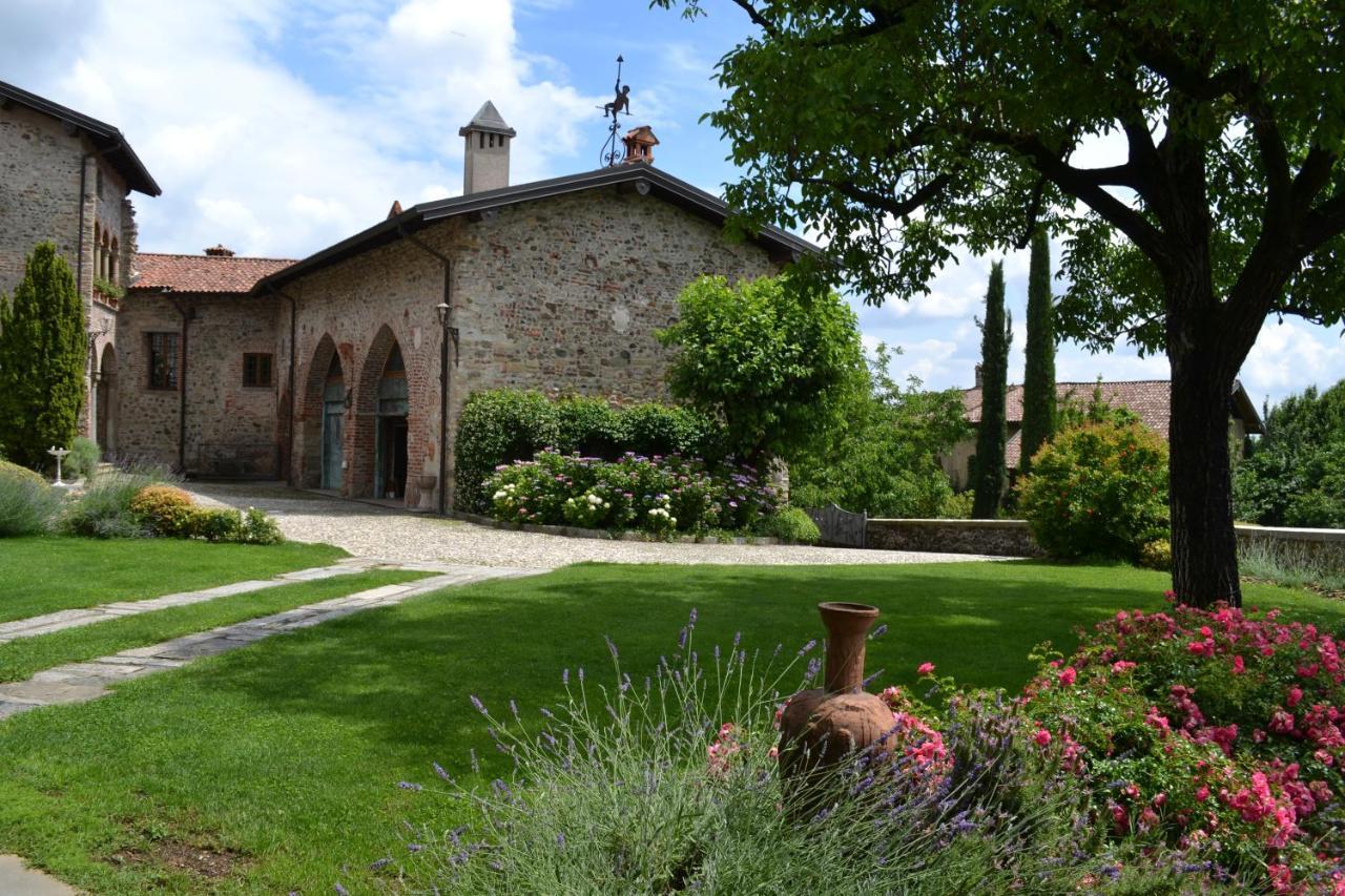 Bed and Breakfast Castello Di Cernusco Lombardone Exterior foto