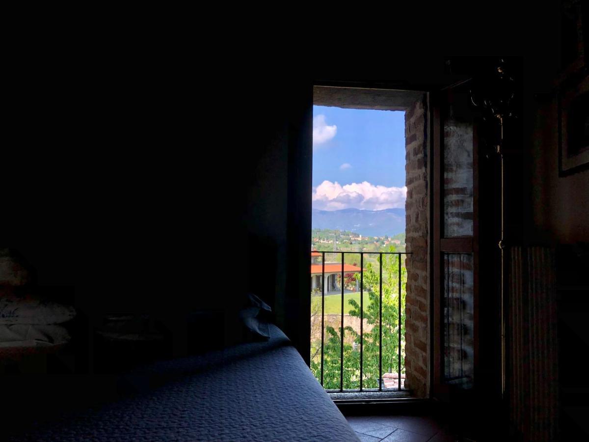 Bed and Breakfast Castello Di Cernusco Lombardone Exterior foto