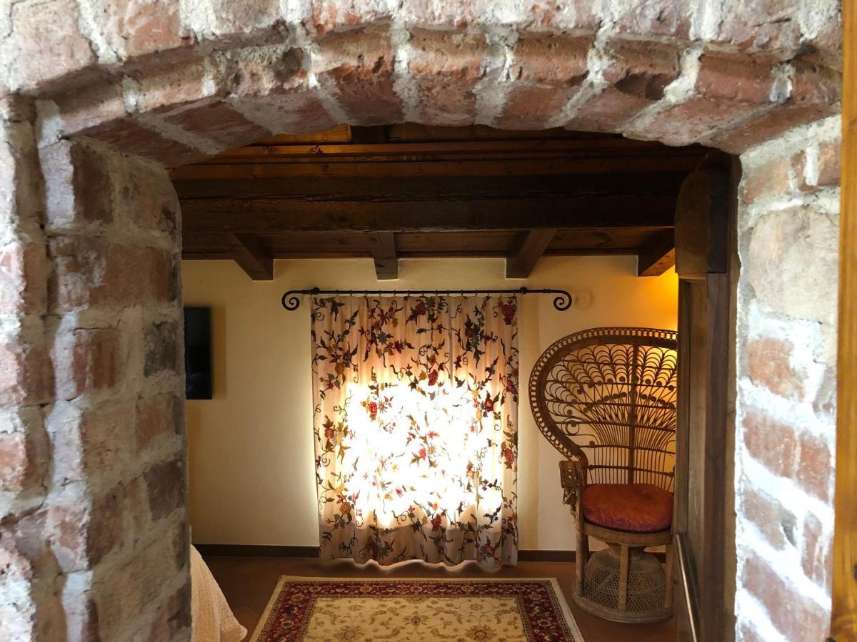 Bed and Breakfast Castello Di Cernusco Lombardone Exterior foto