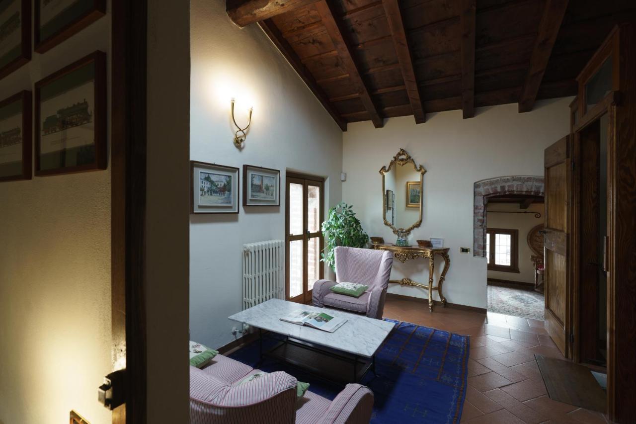 Bed and Breakfast Castello Di Cernusco Lombardone Exterior foto