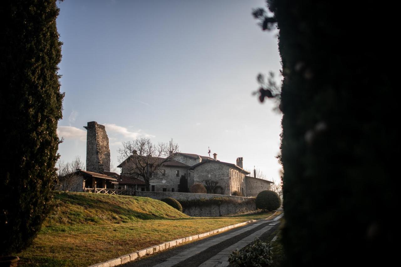 Bed and Breakfast Castello Di Cernusco Lombardone Exterior foto