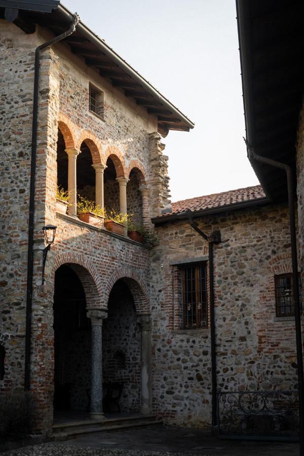 Bed and Breakfast Castello Di Cernusco Lombardone Exterior foto