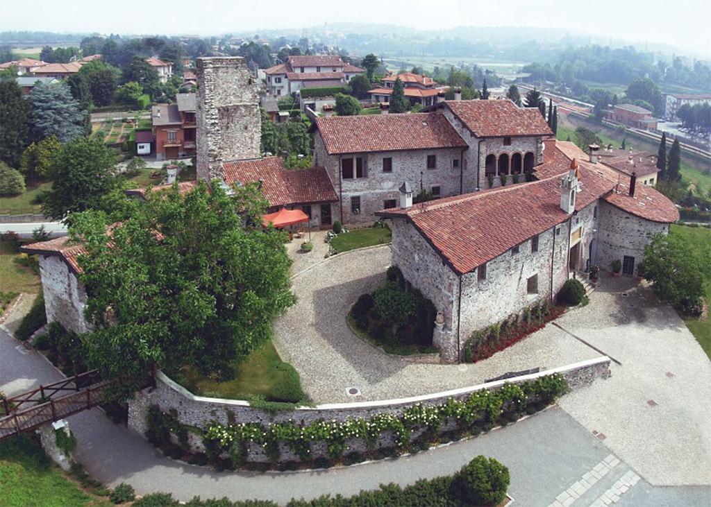 Bed and Breakfast Castello Di Cernusco Lombardone Exterior foto