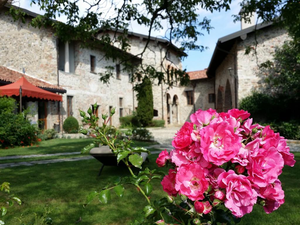 Bed and Breakfast Castello Di Cernusco Lombardone Exterior foto