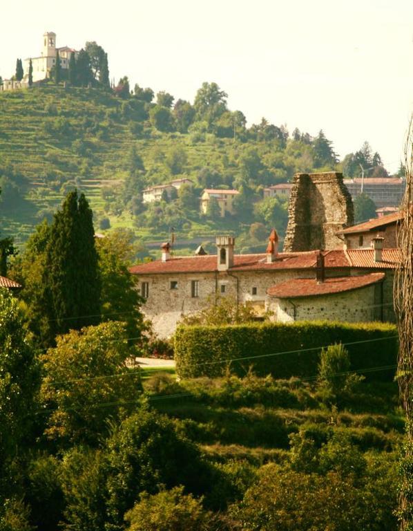 Bed and Breakfast Castello Di Cernusco Lombardone Exterior foto