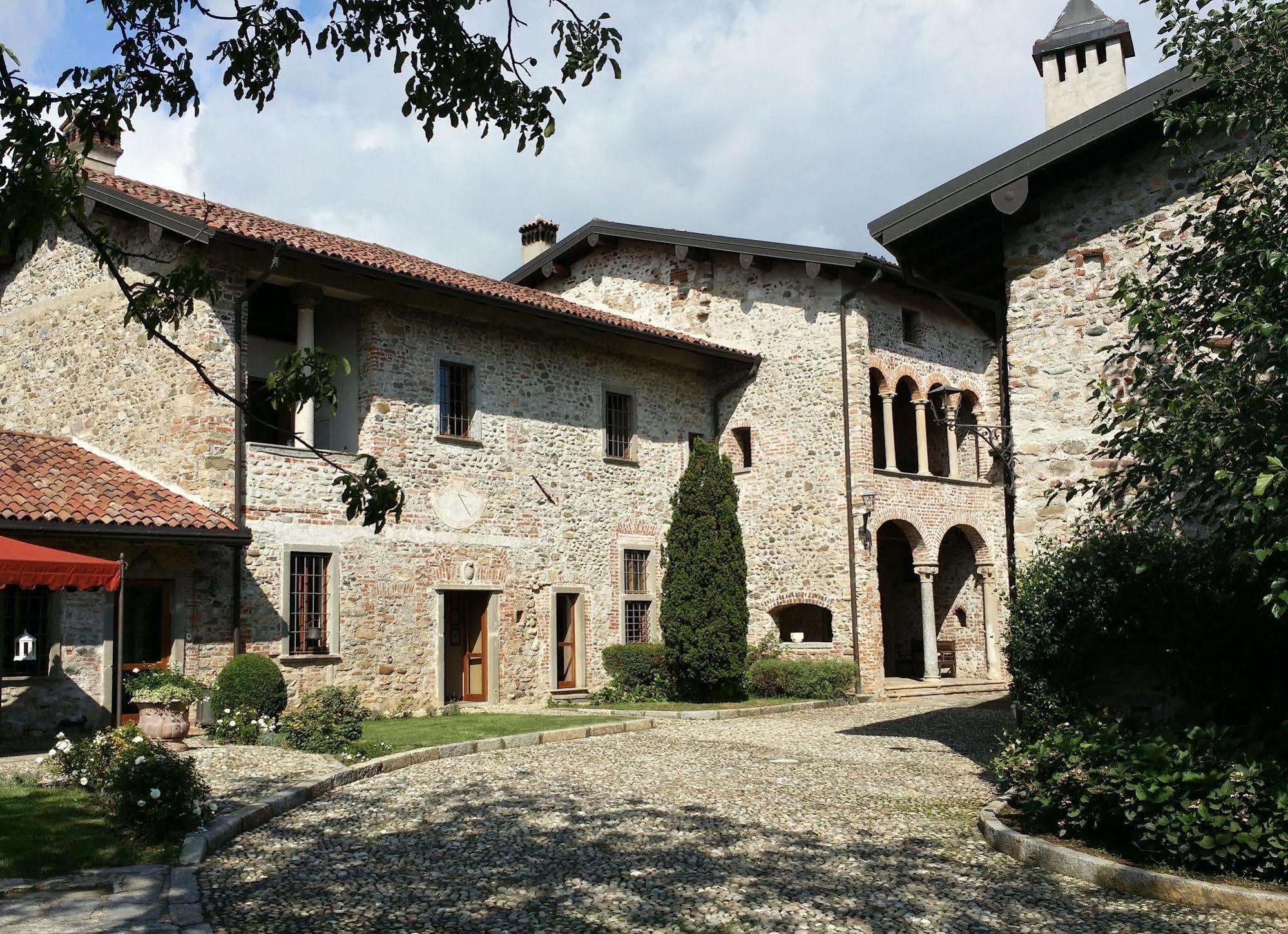 Bed and Breakfast Castello Di Cernusco Lombardone Exterior foto