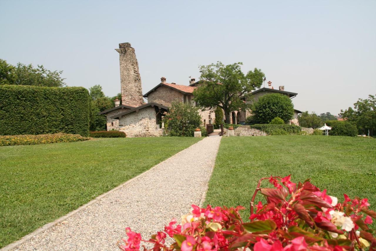 Bed and Breakfast Castello Di Cernusco Lombardone Exterior foto